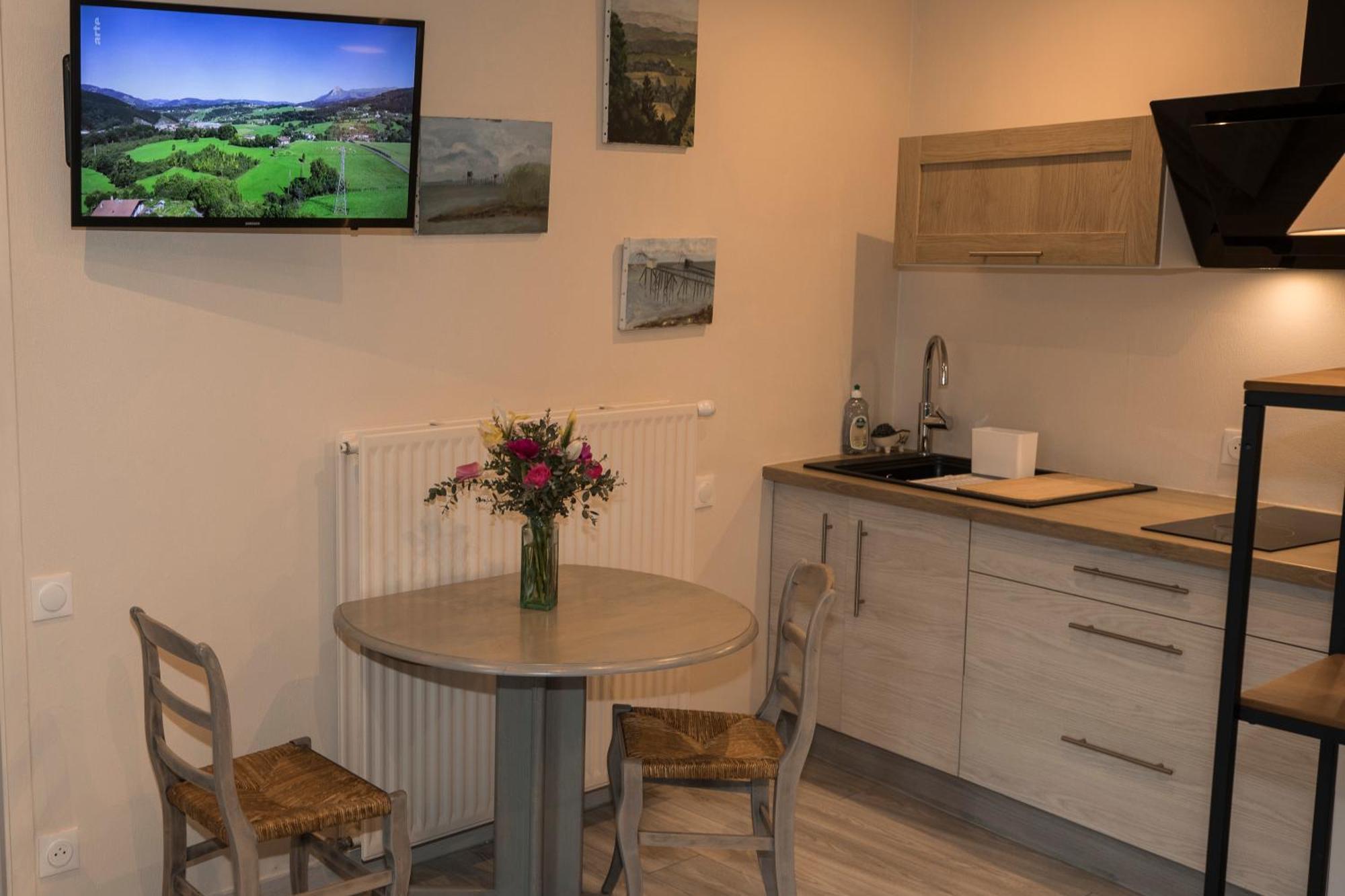 Agreable Logement Independant Avec Veranda Vienne  Exterior foto